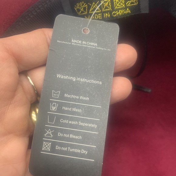 Bienvenu NWT Dark Red Wool Hat - Picture 9 of 12